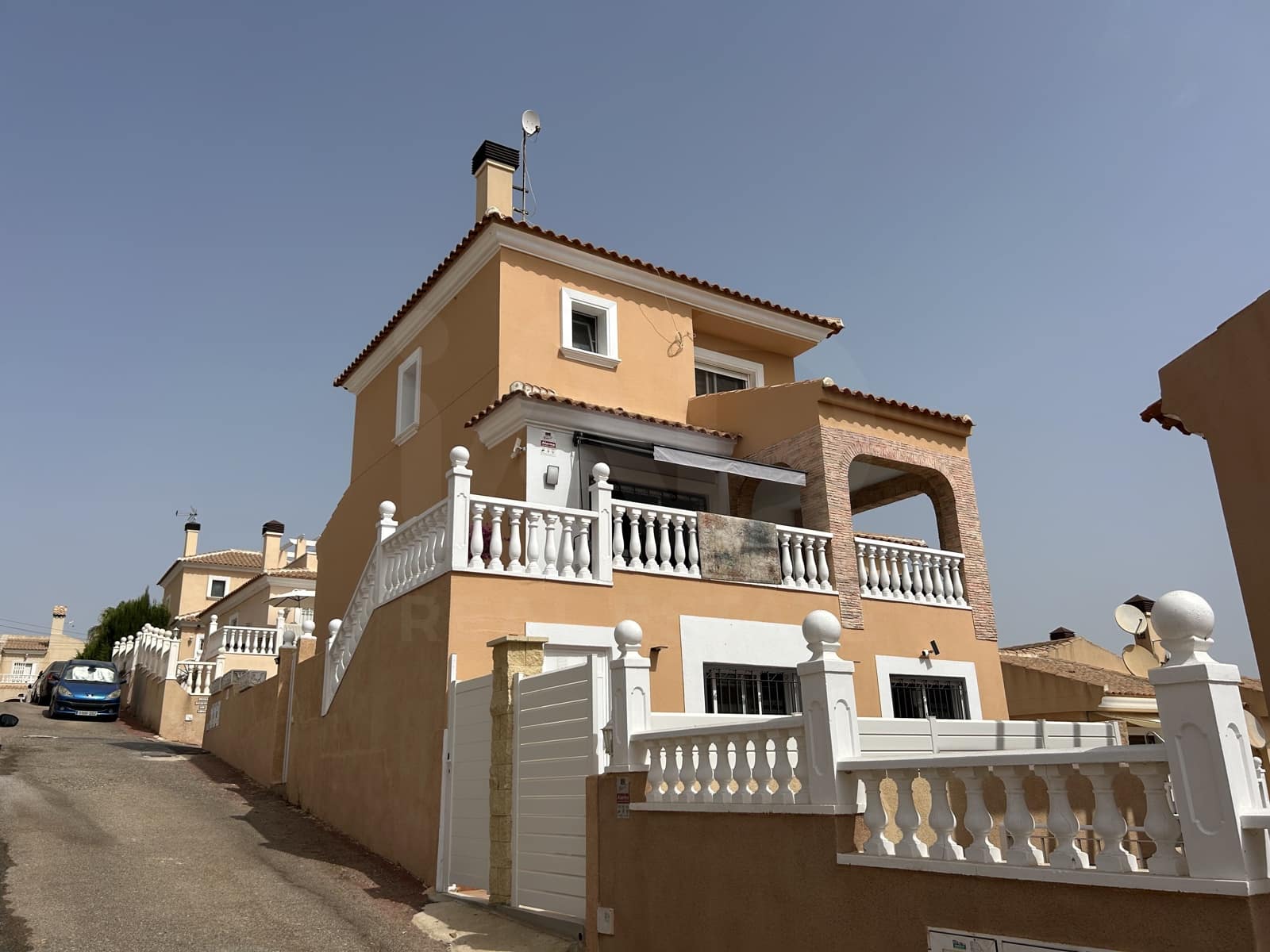 Casa de 4 habitaciones en San Miguel de Salinas en venta con piscina - 385.000 € (Ref: 10085057)