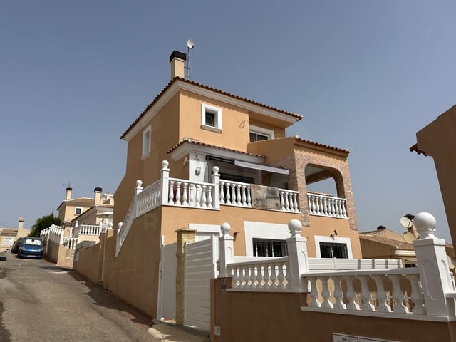 Casa de 4 habitaciones en Blue Lagoon en venta con piscina - 385.000 € (Ref: 10085057)