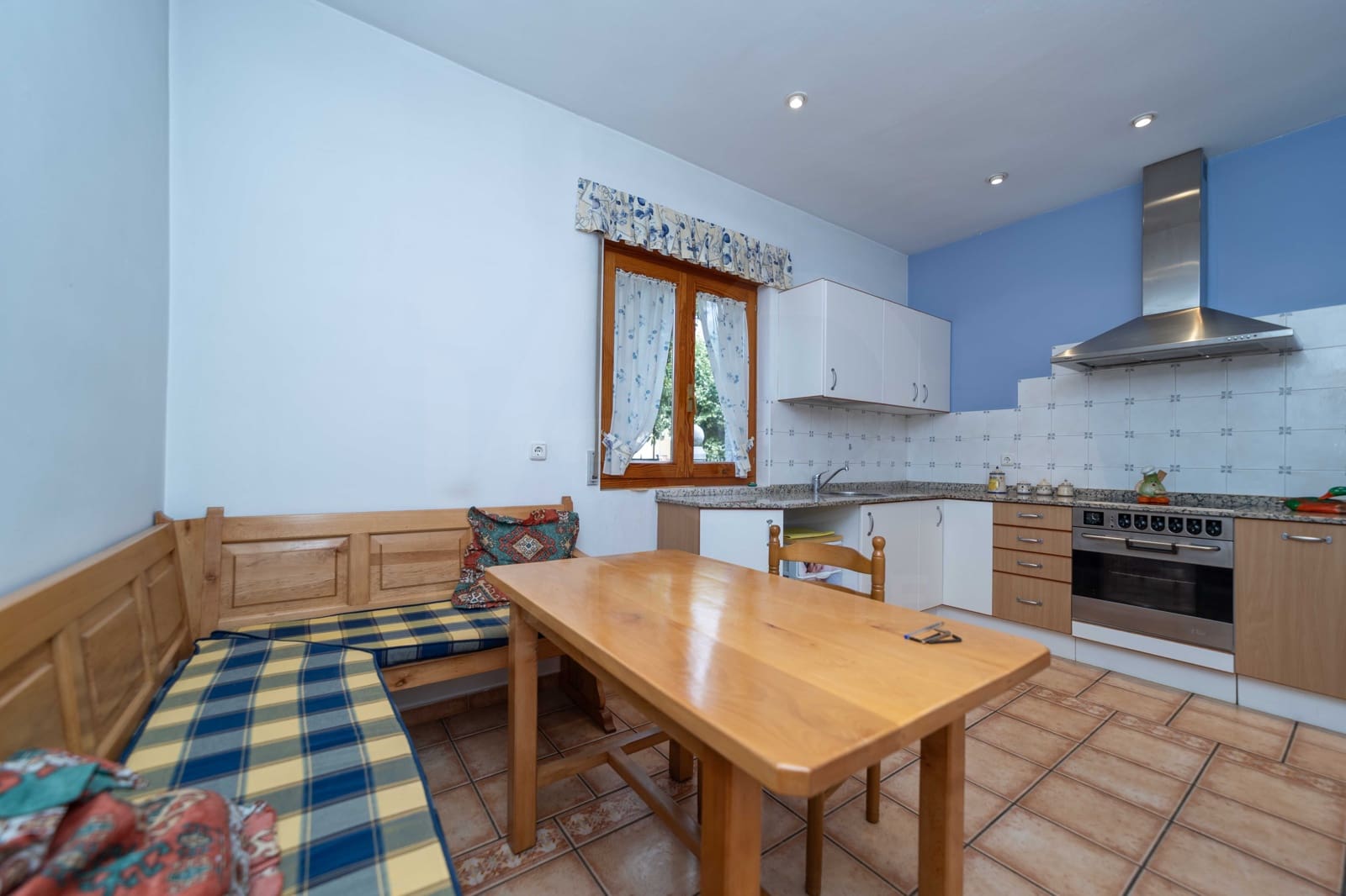4 soveværelse Byhus til salg i Leon by med garage - € 420.000 (Ref: 10085060)