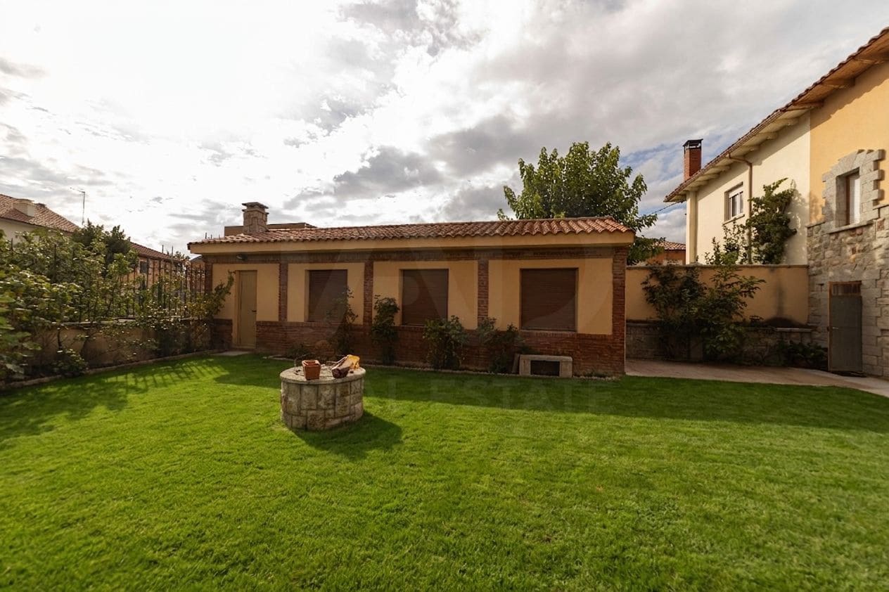 4 soveværelse Byhus til salg i Leon by med garage - € 420.000 (Ref: 10085060)