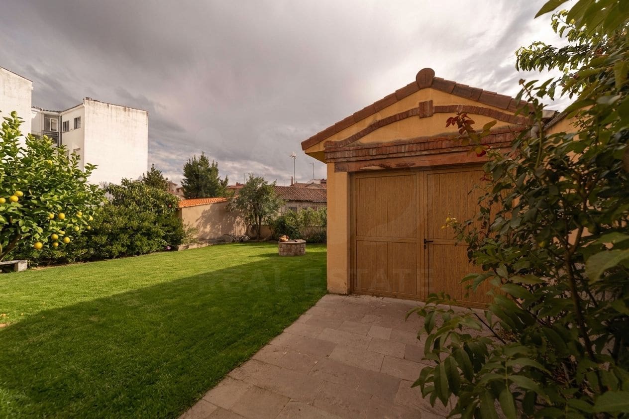4 soveværelse Byhus til salg i Leon by med garage - € 420.000 (Ref: 10085060)