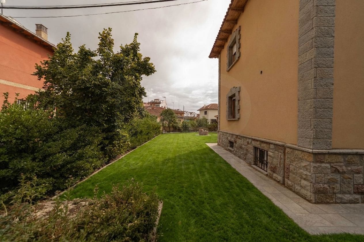 4 soveværelse Byhus til salg i Leon by med garage - € 420.000 (Ref: 10085060)
