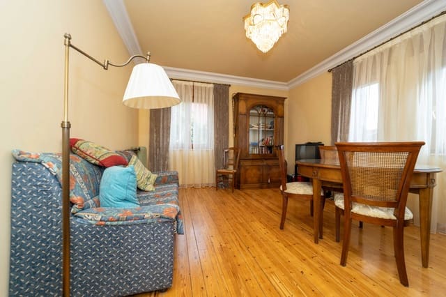 4 soveværelse Byhus til salg i León by med garage - € 420.000 (Ref: 10085060)