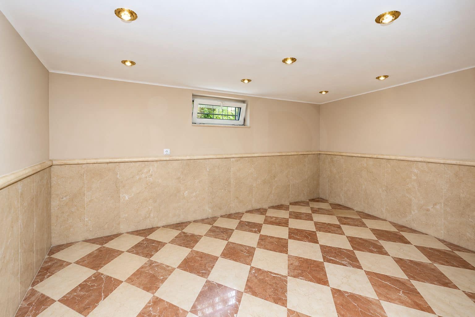 4 soveværelse Byhus til salg i Leon by med garage - € 420.000 (Ref: 10085060)