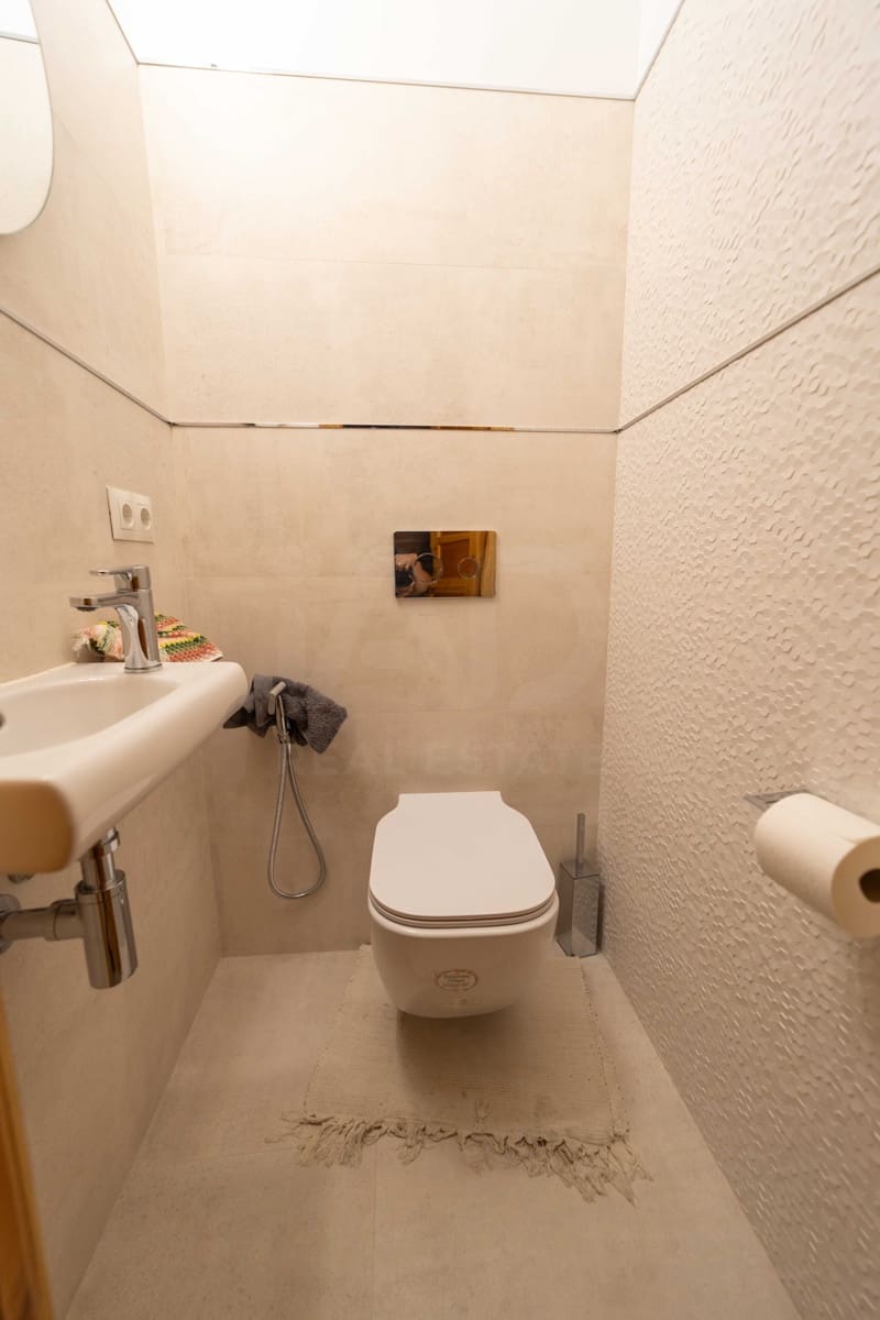 4 soveværelse Byhus til salg i Leon by med garage - € 420.000 (Ref: 10085060)