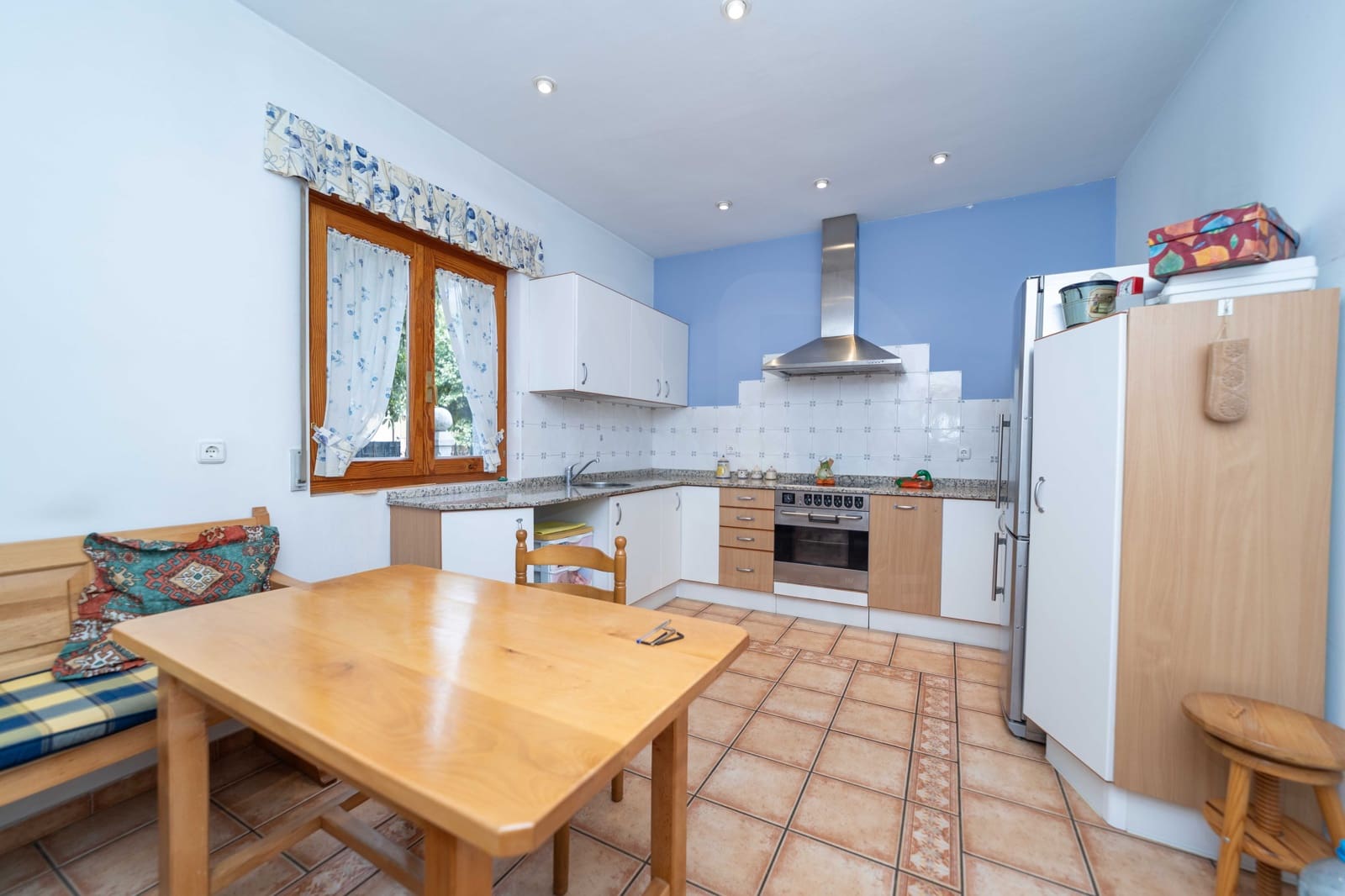 4 soveværelse Byhus til salg i Leon by med garage - € 420.000 (Ref: 10085060)
