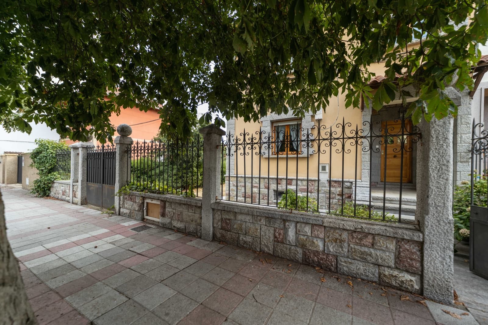 4 soveværelse Byhus til salg i Leon by med garage - € 420.000 (Ref: 10085060)