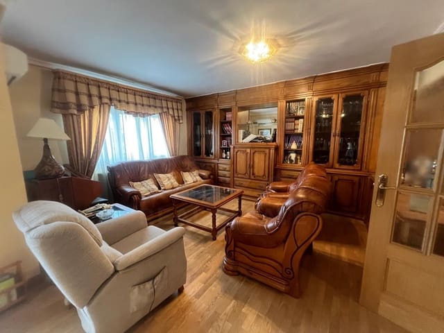 Chalet de 5 habitaciones en Ciudad Rodrigo en venta con garaje - 296.000 € (Ref: 10085064)