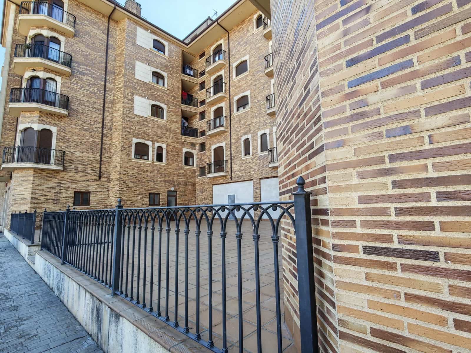 2 soverom Leilighet til leie i Valencia de Don Juan med garasje - € 550 (Ref: 10085065)