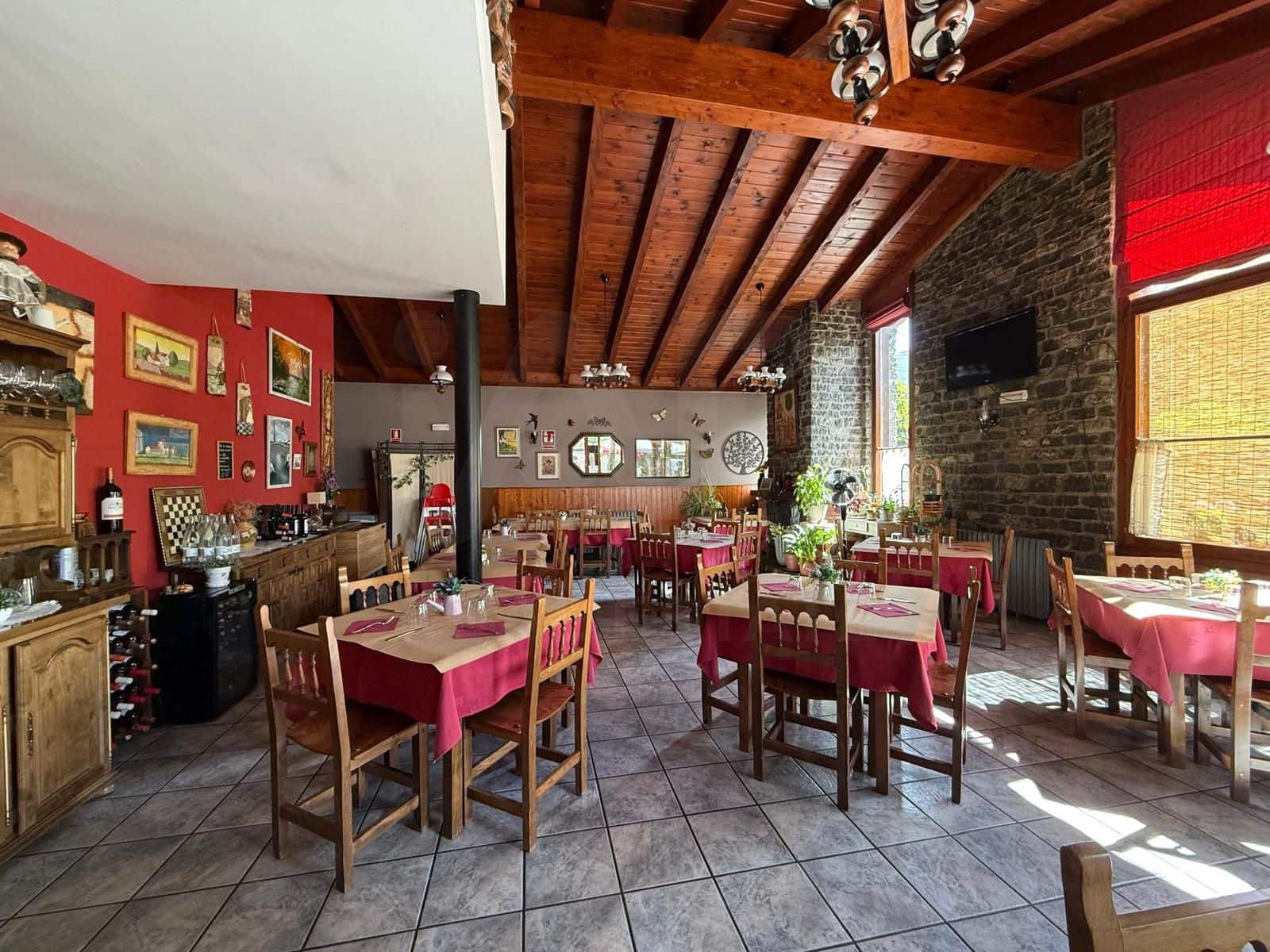 3 bedroom Restaurant/Bar for sale in Valdepielago with garage - € 360,000 (Ref: 10085066)
