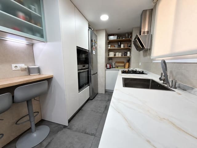 3 soveværelse Lejlighed til salg i Campoamor - Altozano, Alicante by med garage - € 229.000 (Ref: 10085408)
