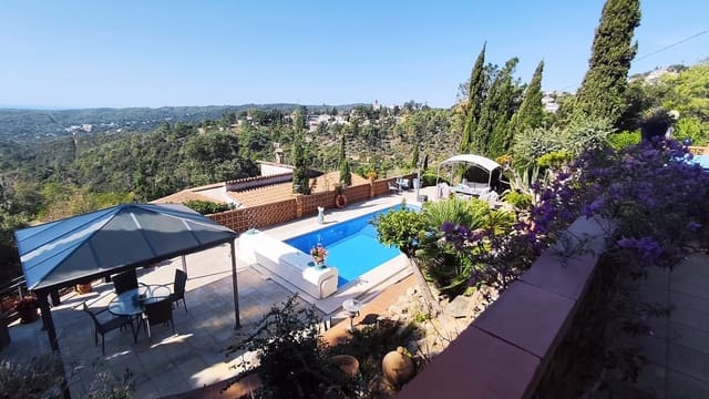 5 chambre Maison de Ville à vendre à Urbanitzacions del Nord, Lloret de Mar avec piscine garage - 399 000 € (Ref: 10085414)