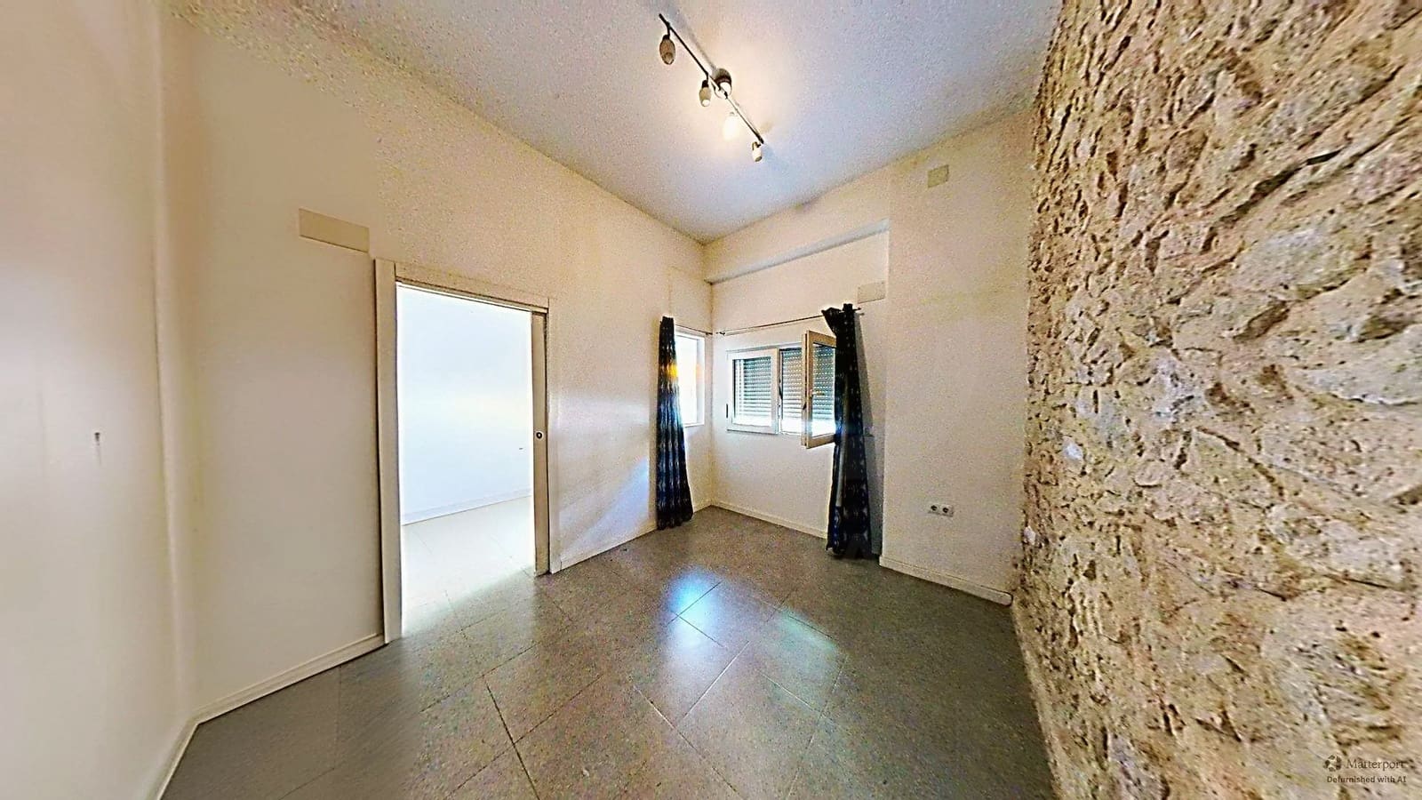 2 bedroom Commercial for sale in Alicante / Alacant city - € 93,000 (Ref: 10085419)