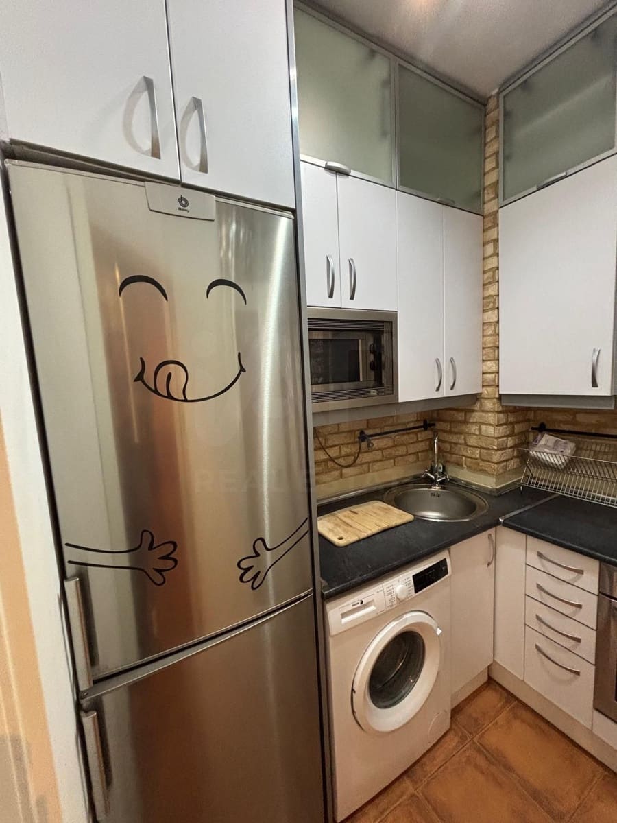 1 quarto Apartamento para arrendar em Madrid cidade - 950 € (Ref: 10085420)