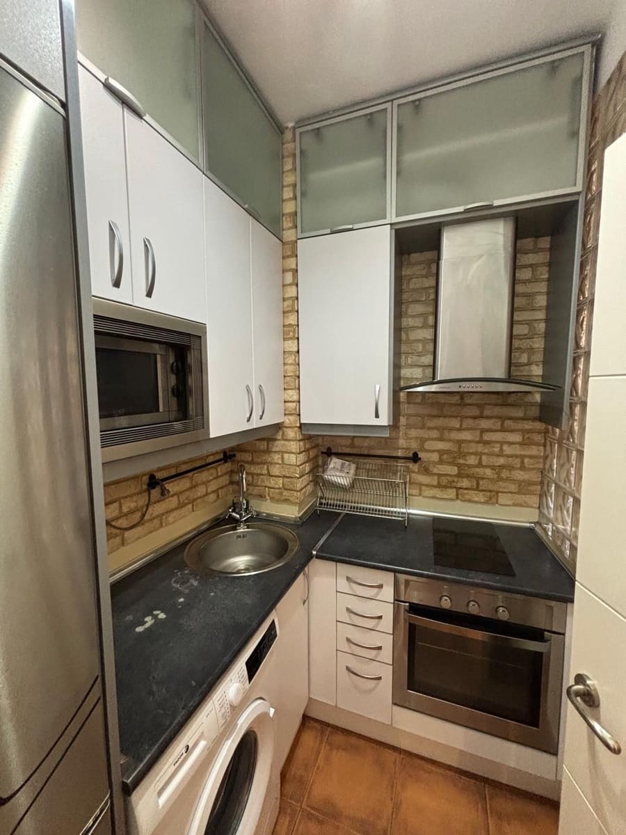 1 quarto Apartamento para arrendar em Madrid cidade - 950 € (Ref: 10085420)