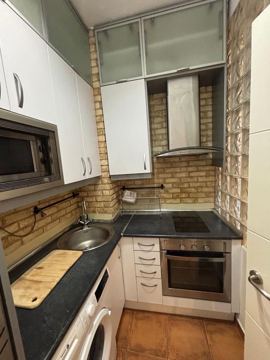 1 quarto Apartamento para arrendar em Madrid cidade - 950 € (Ref: 10085420)