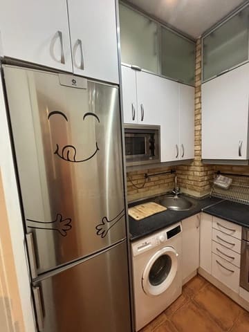 1 quarto Apartamento para arrendar em Almendrales, Madrid cidade - 950 € (Ref: 10085420)