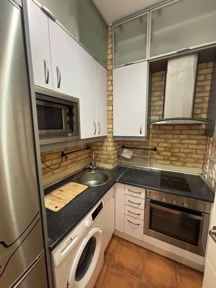 1 quarto Apartamento para arrendar em Madrid cidade - 950 € (Ref: 10085420)