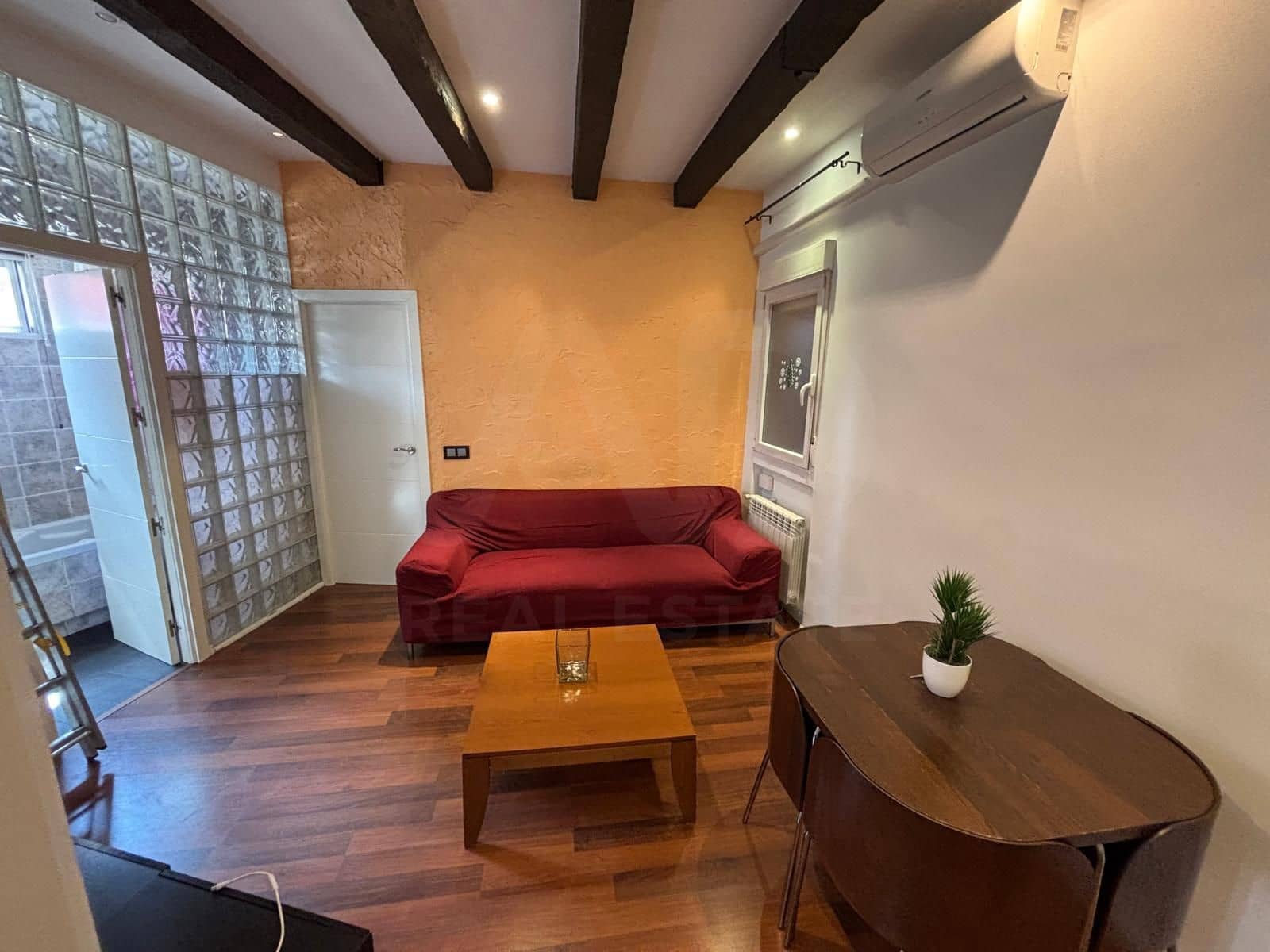 1 quarto Apartamento para arrendar em Madrid cidade - 950 € (Ref: 10085420)
