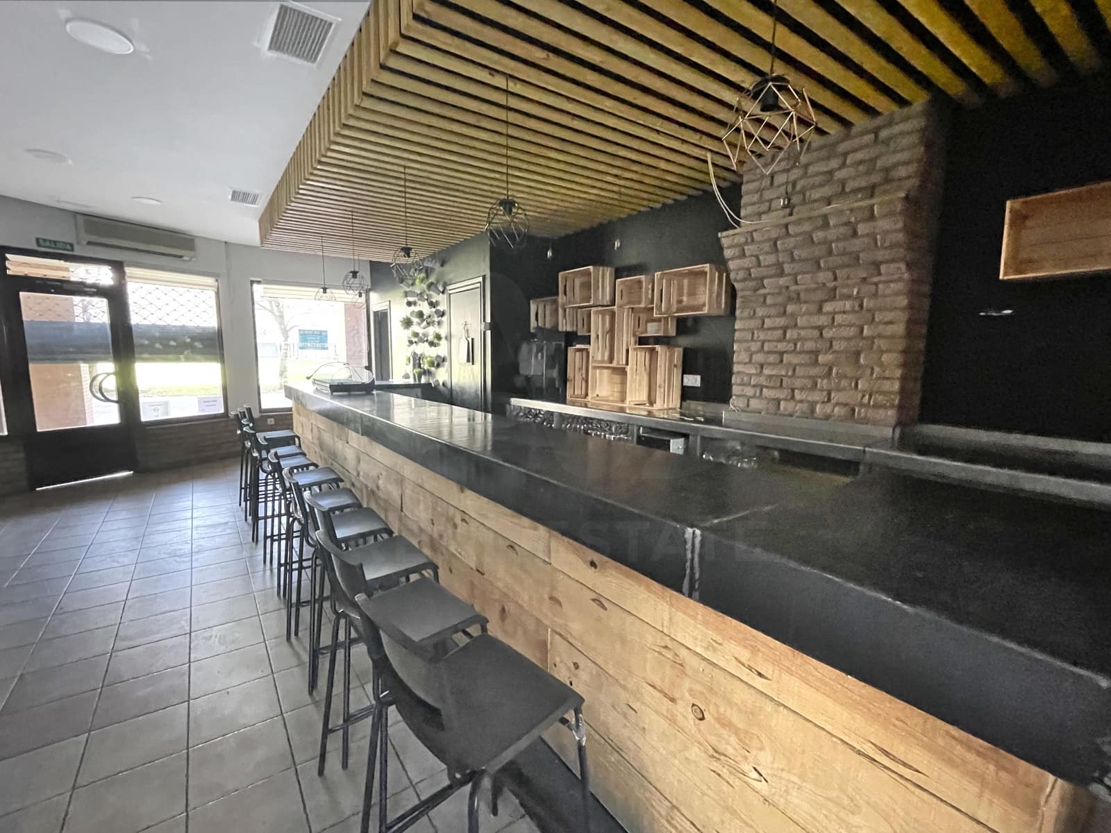 Commercial for sale in Leon city - € 94,000 (Ref: 10086766)
