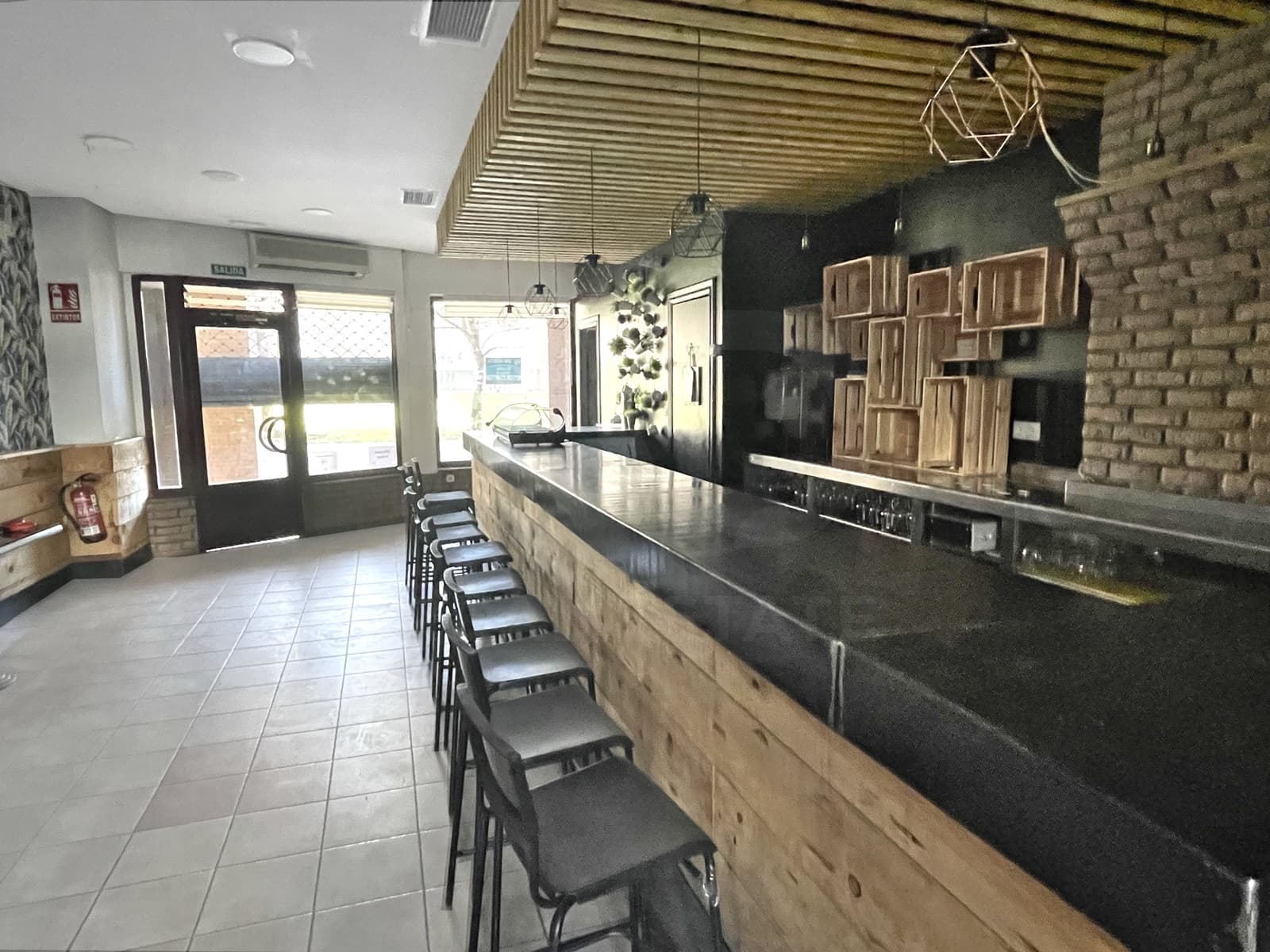 Commercial for sale in Leon city - € 94,000 (Ref: 10086766)