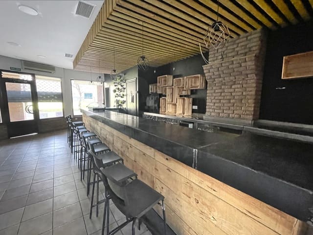 Gewerbe zu verkaufen in León Stadt - 94.000 € (Ref: 10086766)
