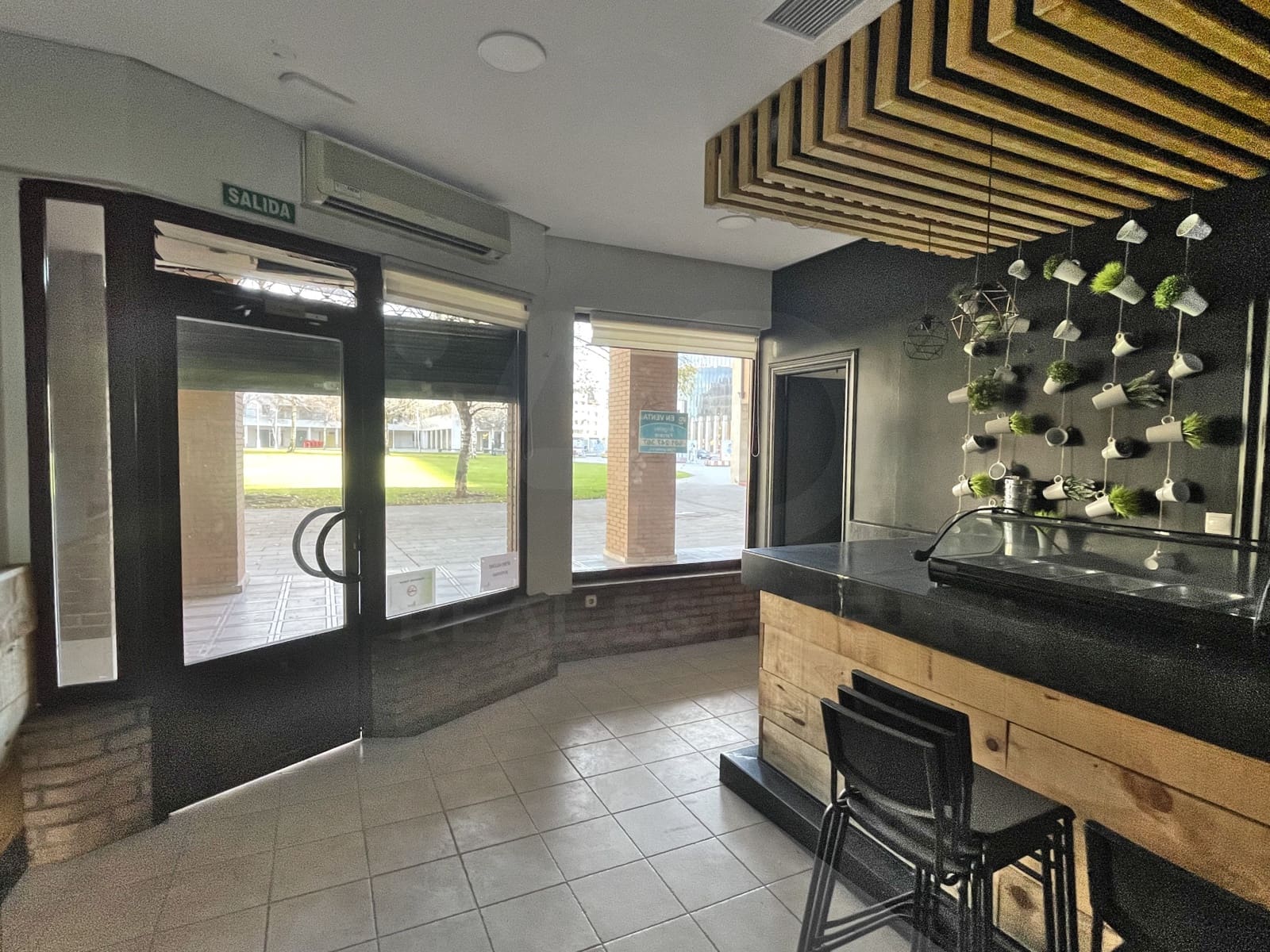 Commercial for sale in Leon city - € 94,000 (Ref: 10086766)
