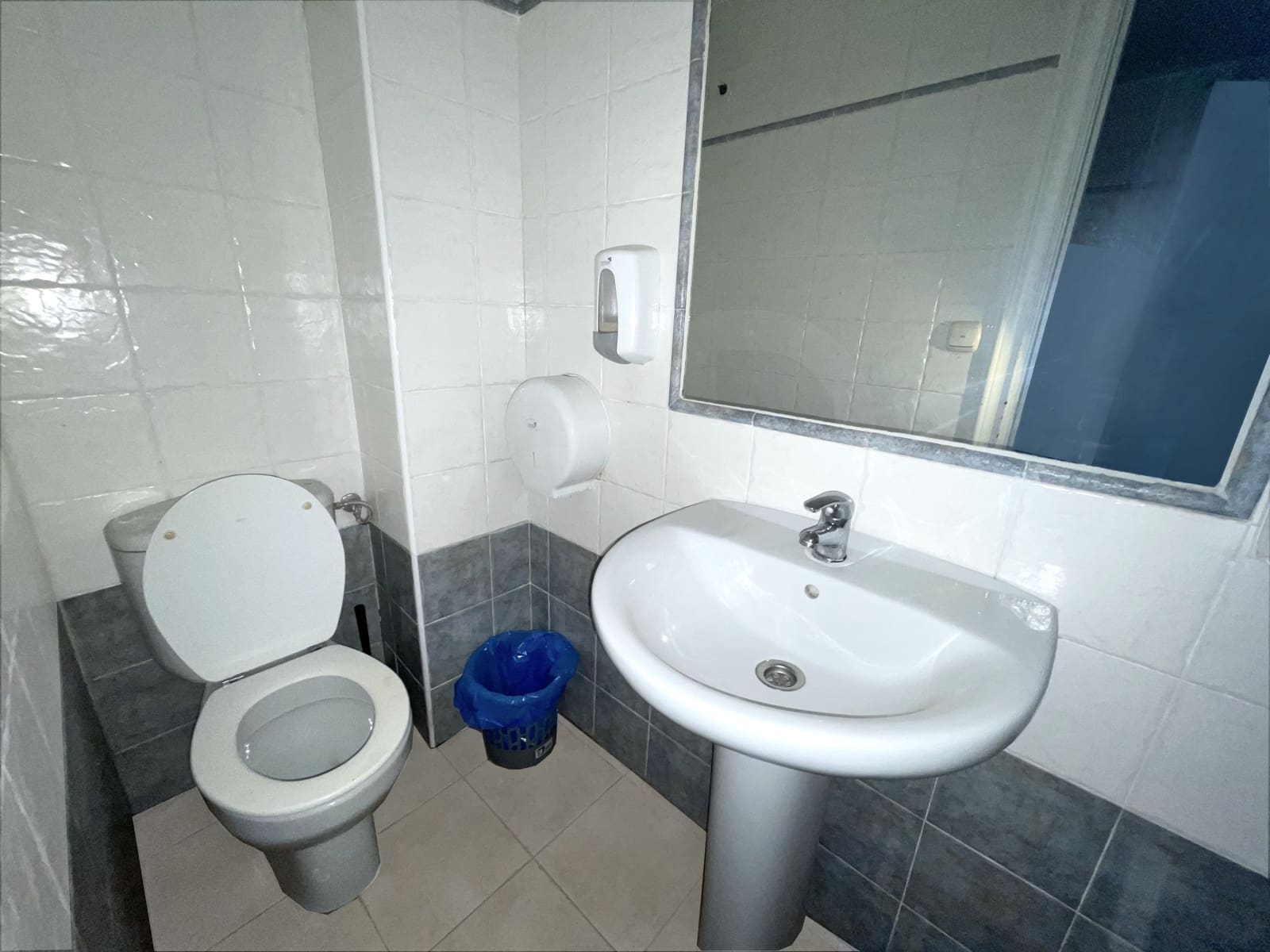 Commercial for sale in Leon city - € 94,000 (Ref: 10086766)