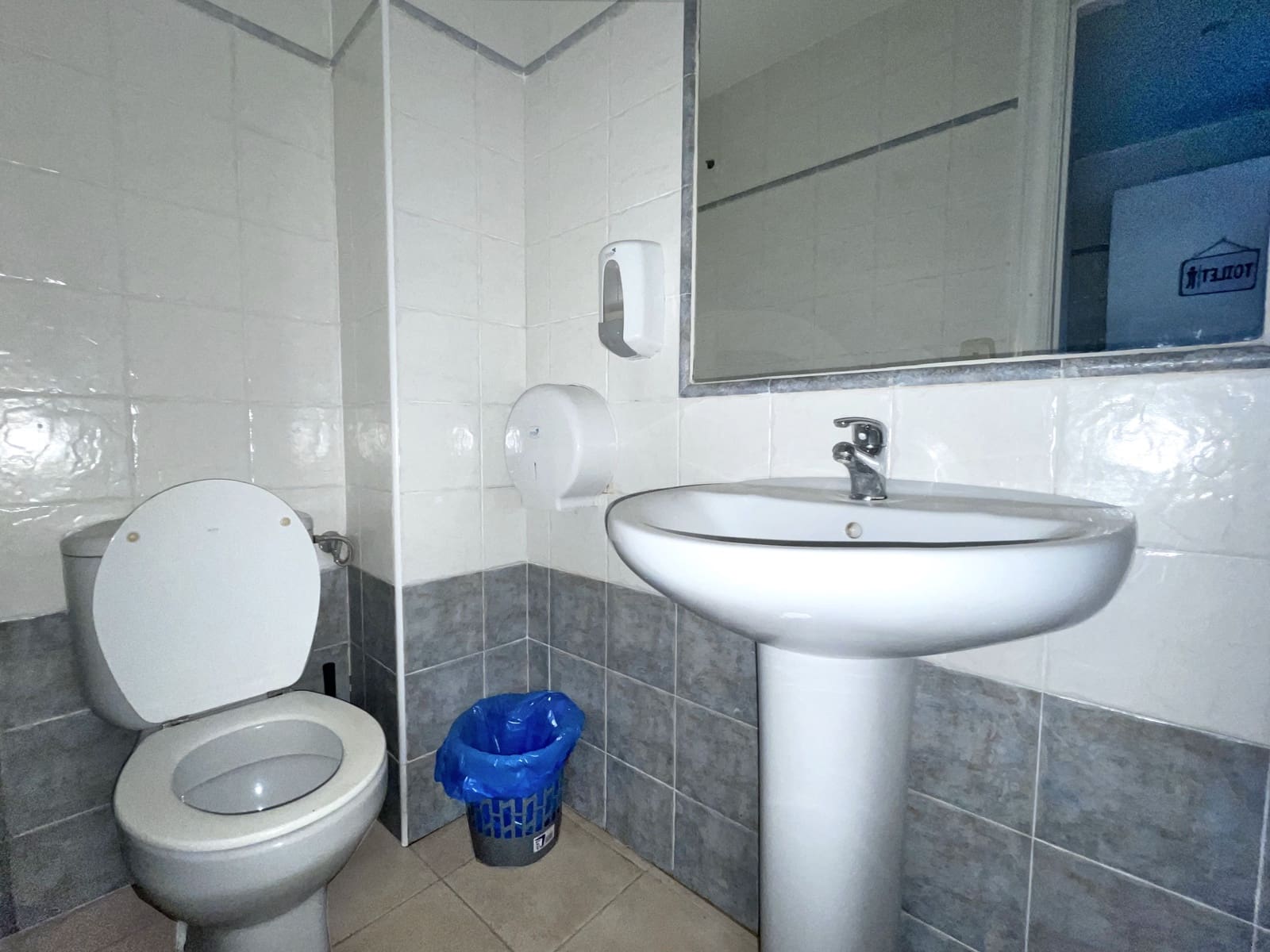 Commercial for sale in Leon city - € 94,000 (Ref: 10086766)