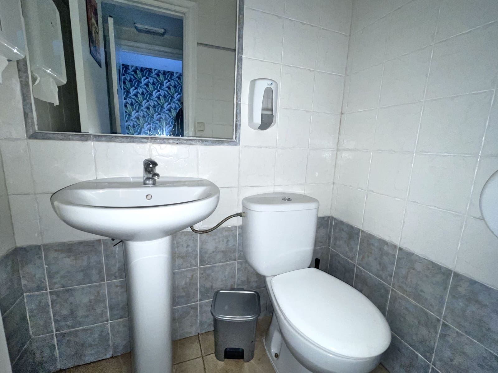 Commercial for sale in Leon city - € 94,000 (Ref: 10086766)