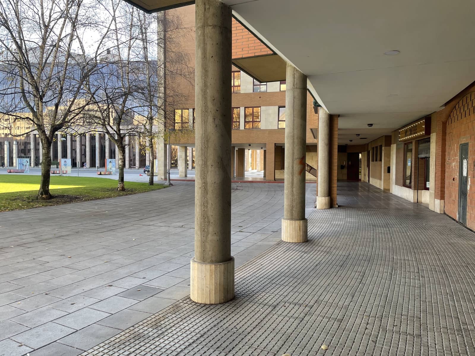 Commercial for sale in Leon city - € 94,000 (Ref: 10086766)