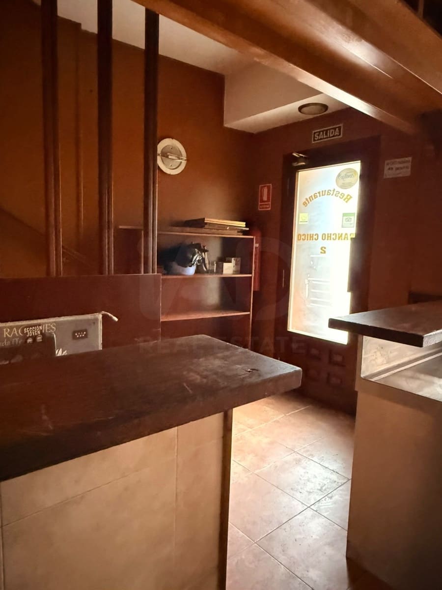 Commercial for sale in Leon city - € 220,000 (Ref: 10086771)
