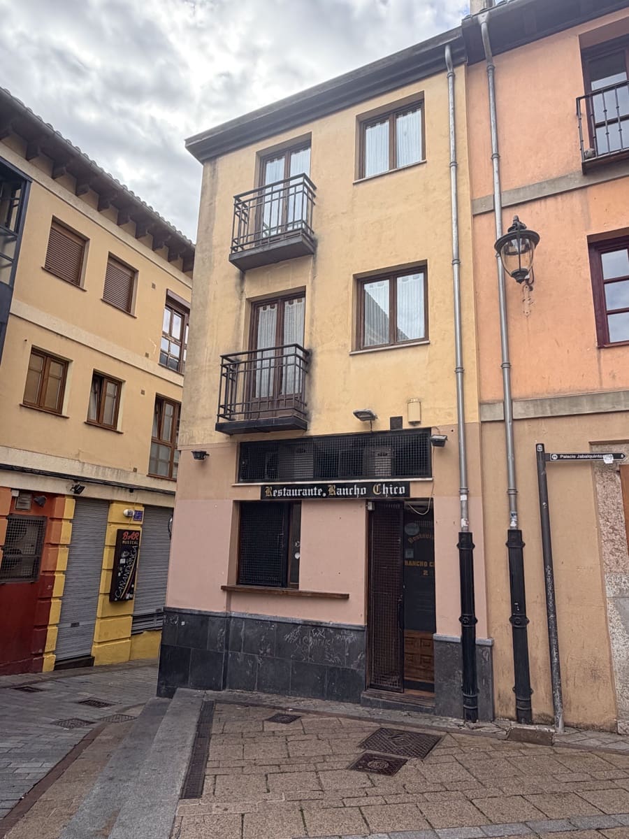 Commercial for sale in Leon city - € 220,000 (Ref: 10086771)