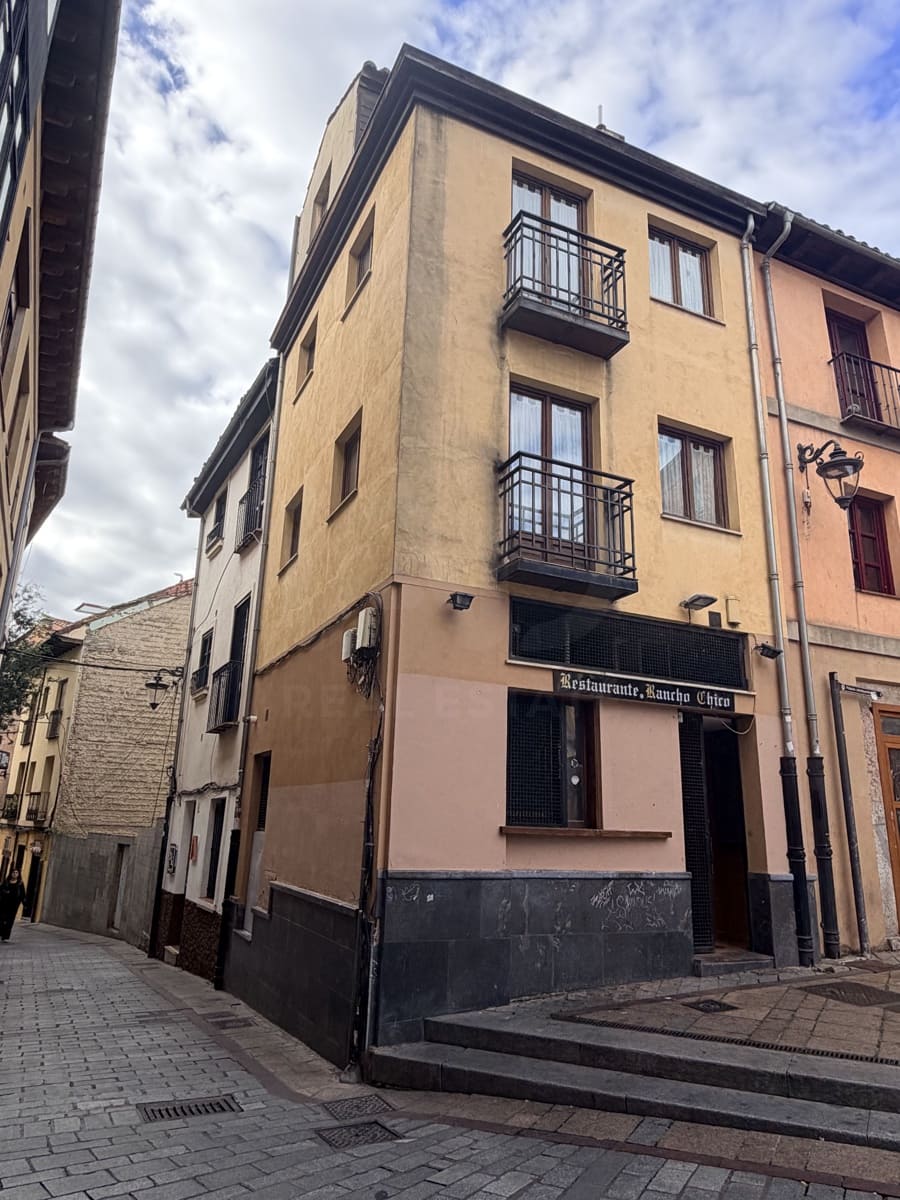 Commercial for sale in Leon city - € 220,000 (Ref: 10086771)