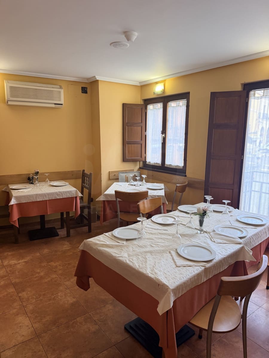 Commercial for sale in Leon city - € 220,000 (Ref: 10086771)