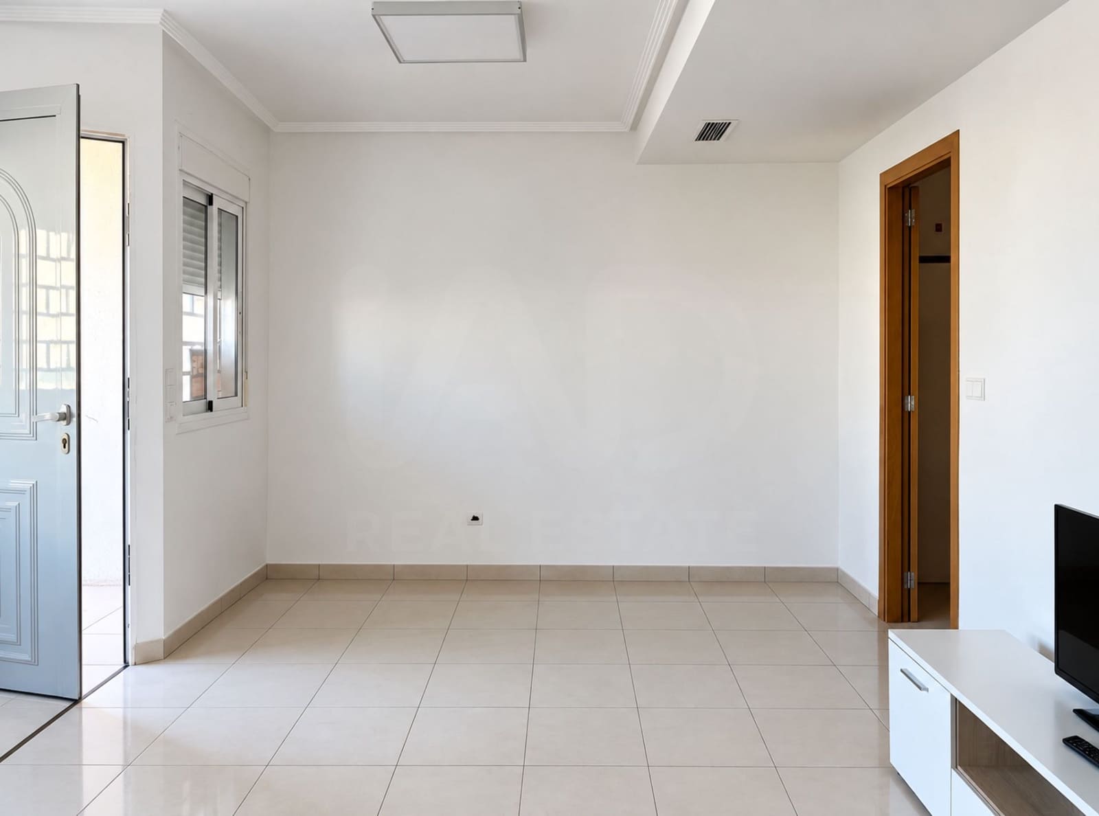 Leilighet til salgs i Redovan med svømmebasseng garasje - € 134 000 (Ref: 10088738)