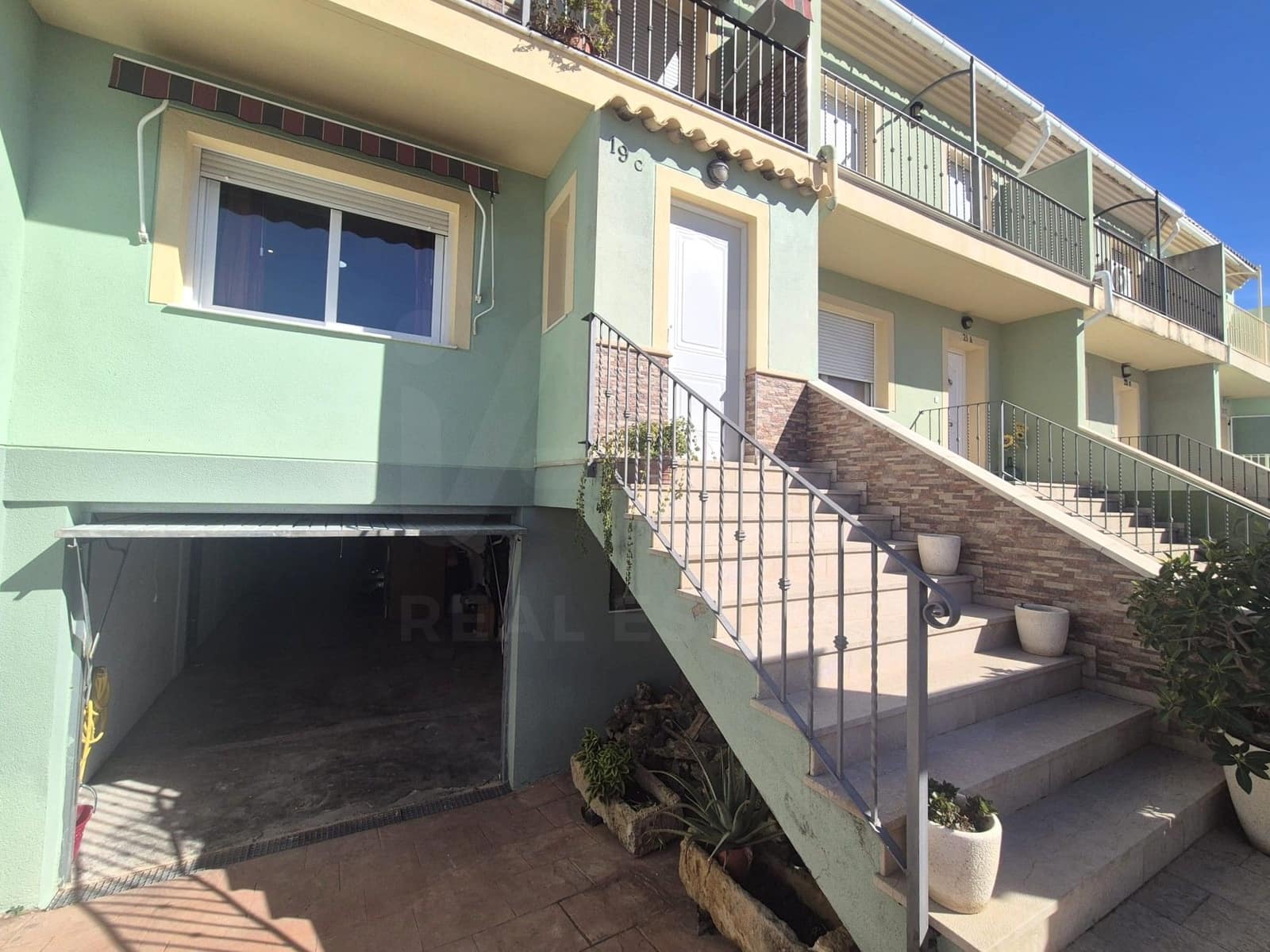 4 bedroom Terraced Villa for sale in Pego with garage - € 349,000 (Ref: 10088754)