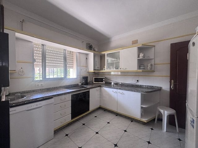 6 Zimmer Villa zu verkaufen in Lepe mit Pool Garage - 495.000 € (Ref: 10088755)