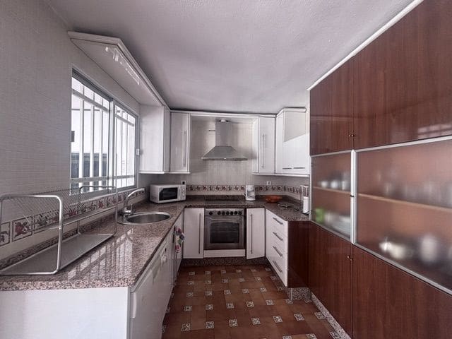 6 Zimmer Villa zu verkaufen in Lepe mit Pool Garage - 495.000 € (Ref: 10088755)