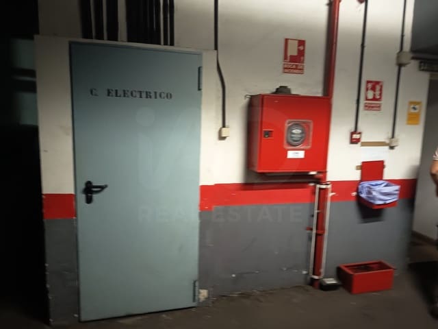 Garage till salu i Acacias, Madrid stad - 28 178 € (Ref: 10090010)