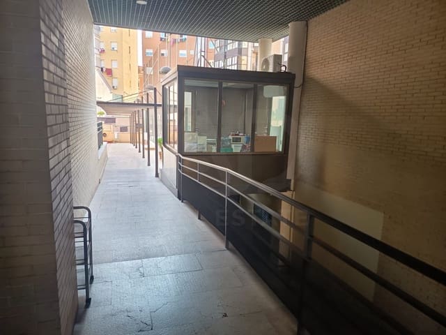 Garage till salu i Acacias, Madrid stad - 28 178 € (Ref: 10090010)