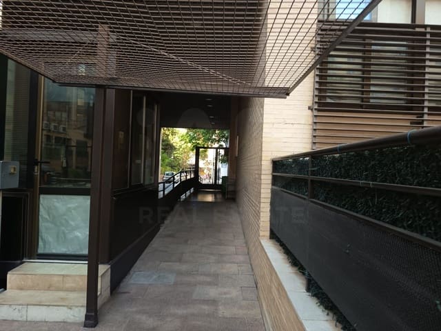 Garage till salu i Acacias, Madrid stad - 28 178 € (Ref: 10090010)