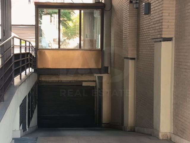 Garage till salu i Acacias, Madrid stad - 28 178 € (Ref: 10090010)