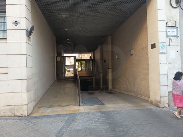 Garage till salu i Acacias, Madrid stad - 28 178 € (Ref: 10090010)