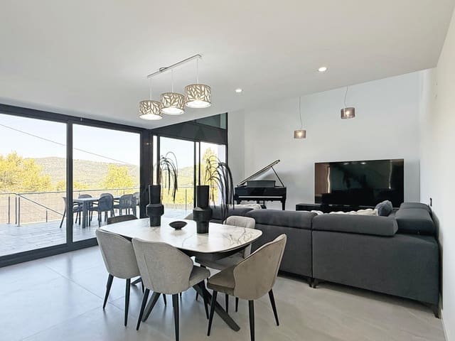 3 sovrum Hus till salu i Canyelles med pool garage - 668 000 € (Ref: 10090076)