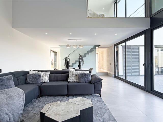3 sovrum Hus till salu i Canyelles med pool garage - 668 000 € (Ref: 10090076)
