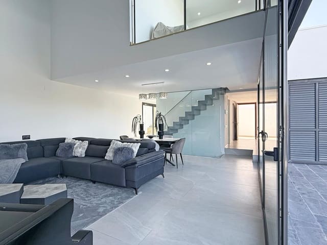 3 sovrum Hus till salu i Canyelles med pool garage - 668 000 € (Ref: 10090076)