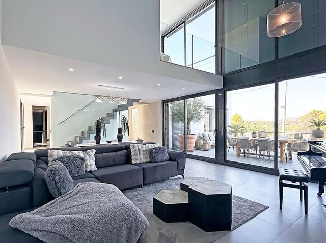 3 sovrum Hus till salu i Canyelles med pool garage - 668 000 € (Ref: 10090076)