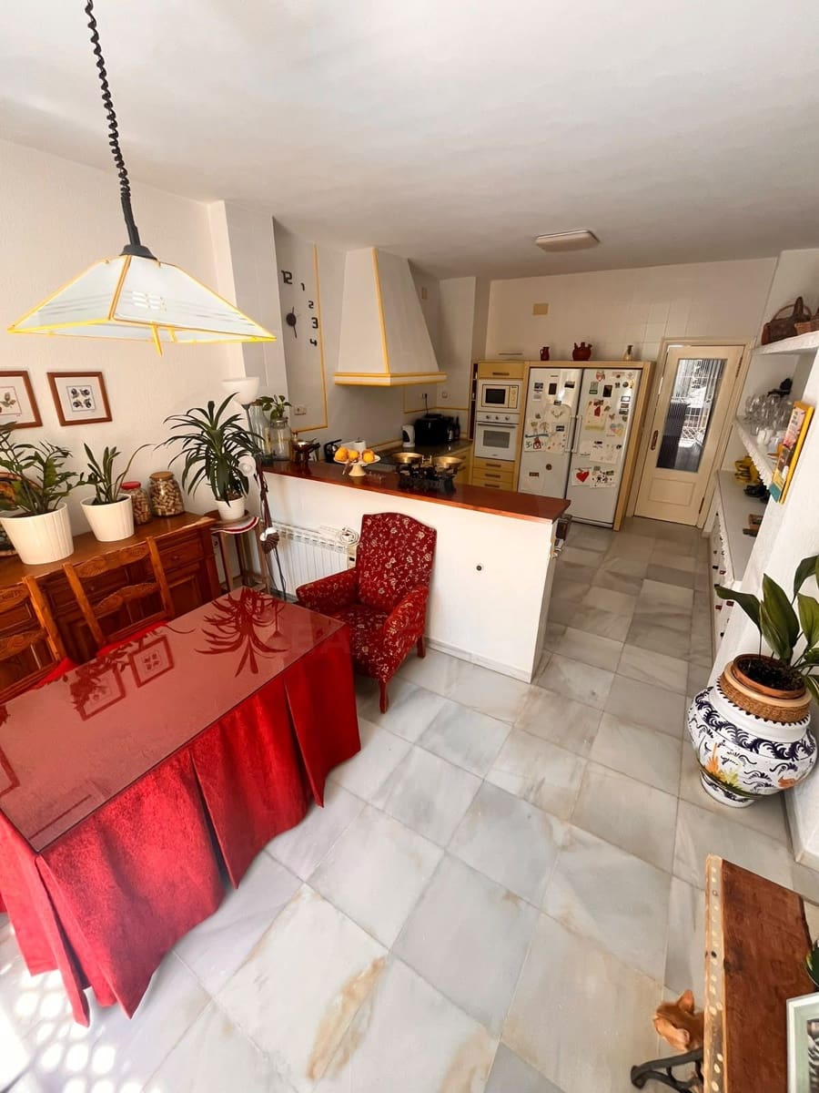 Casa de 4 habitaciones en Zalamea la Real en venta con piscina garaje - 325.000 € (Ref: 10090959)