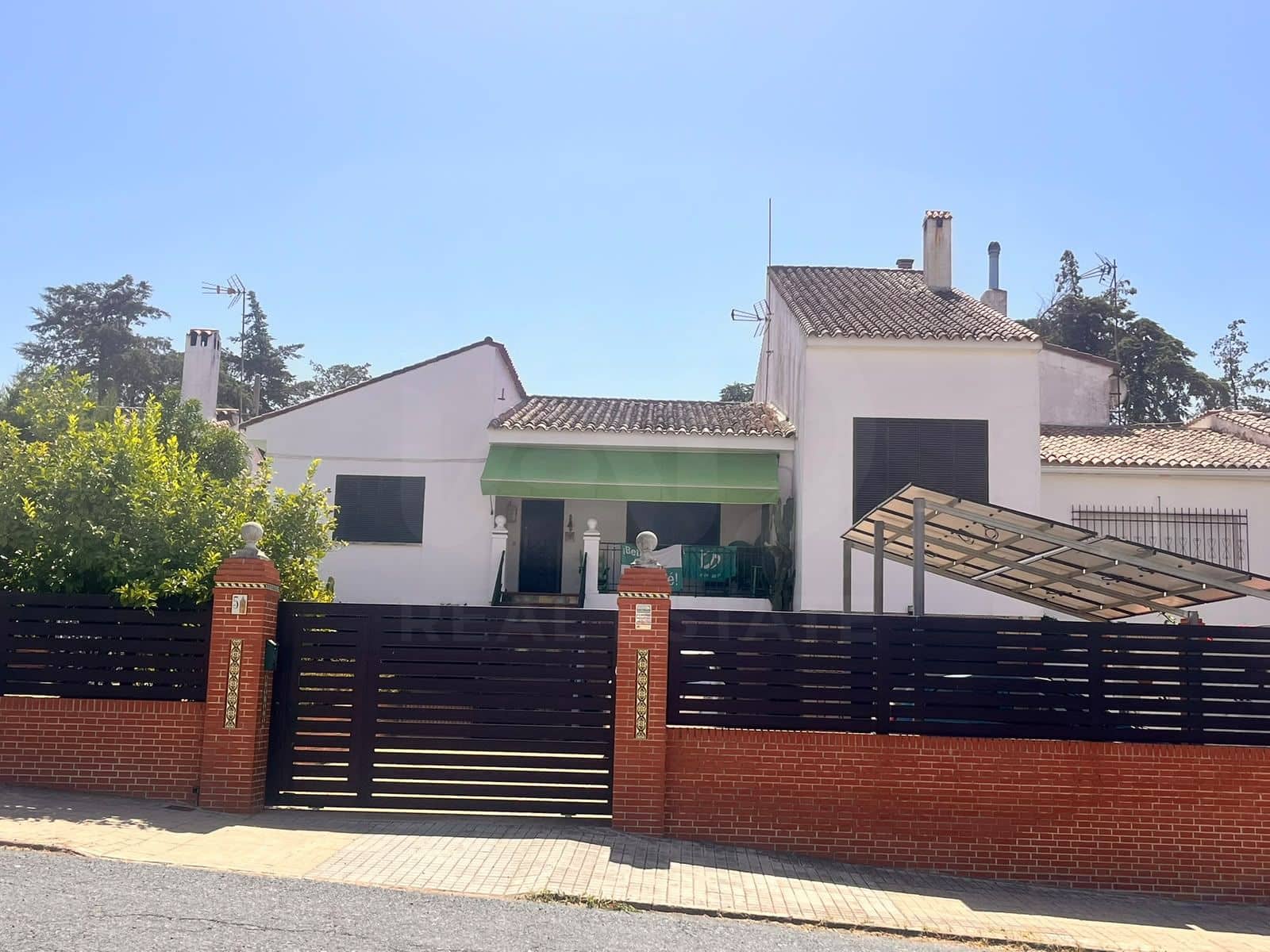 Casa de 4 habitaciones en Zalamea la Real en venta con piscina garaje - 325.000 € (Ref: 10090959)